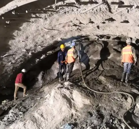 成安拱顶带模注浆料的施工流程及注意事项